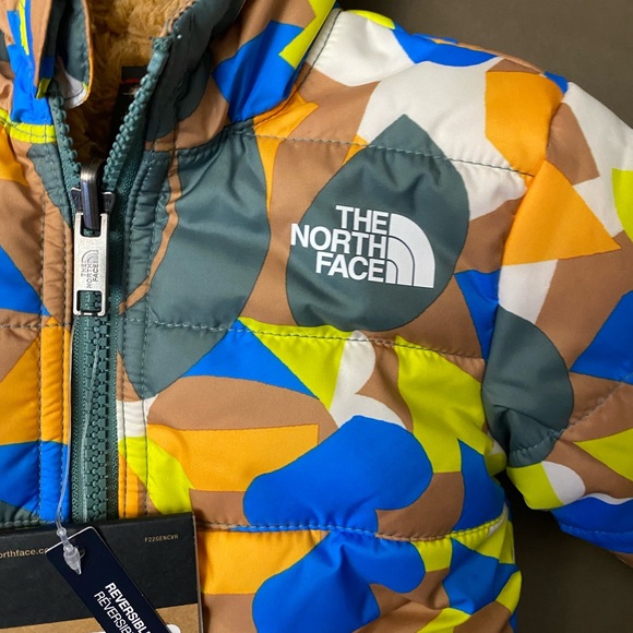 The North Face Multicolor Patterned/Furry Baby Boy Reversible Jacket Size 0-3 M - Picture 2 of 8